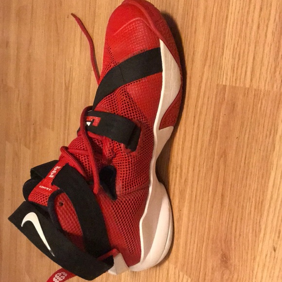 Nike’s - Picture 2 of 4